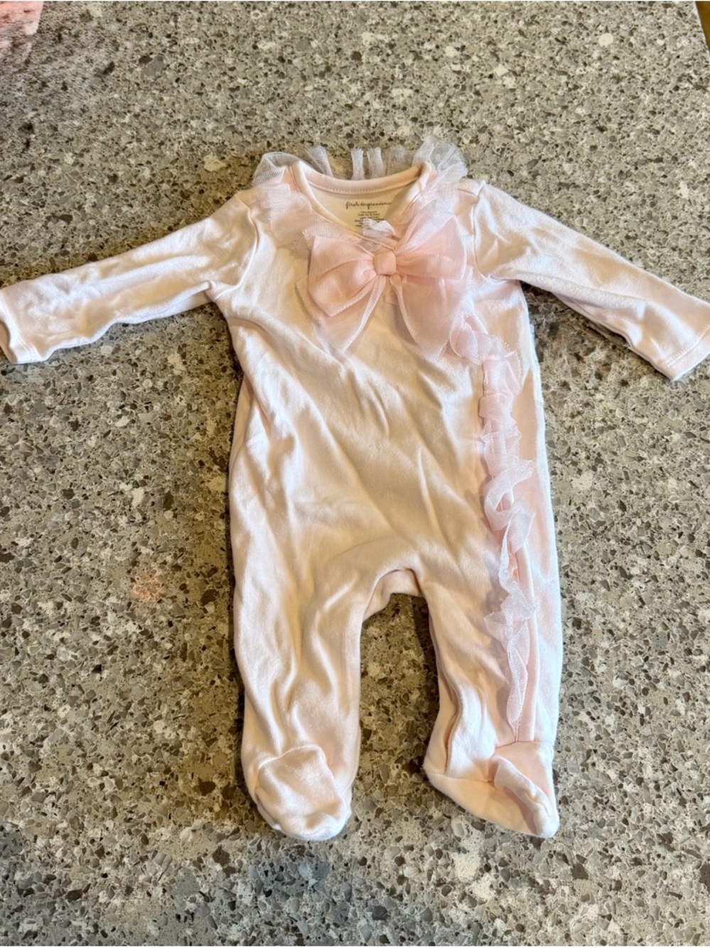 Baby Girl’s Bundle l Size: Newborn - Picture 9 of 10